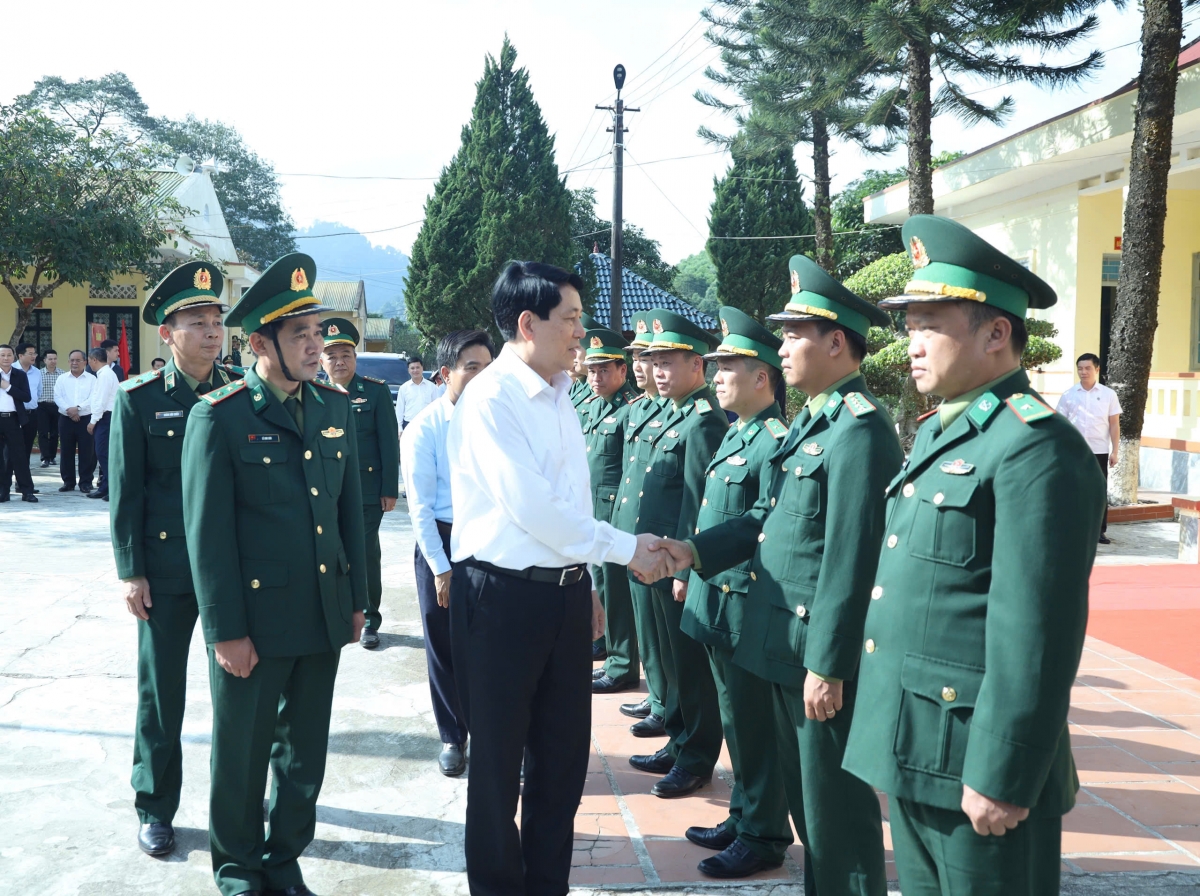 chủ tịch nước lương cường thăm cán bộ, chiến sỹ đồn biên phòng bát mọt hình ảnh 1 chu tich nuoc luong cuong tham can bo, chien sy don bien phong bat mot hinh anh 1