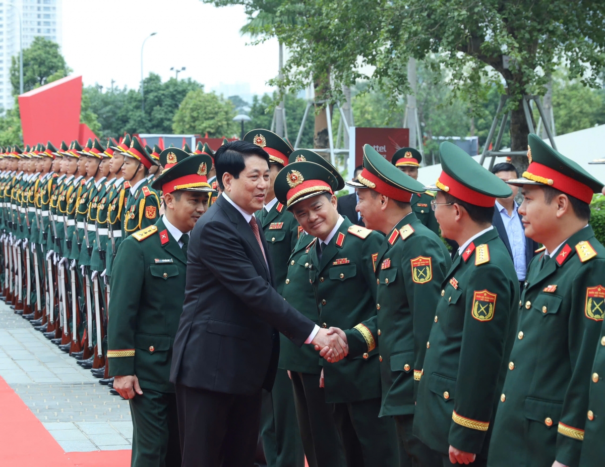 Chủ tịch nước trao danh hiệu AHLLVTND cho Viện Hàng không Vũ trụ Viettel