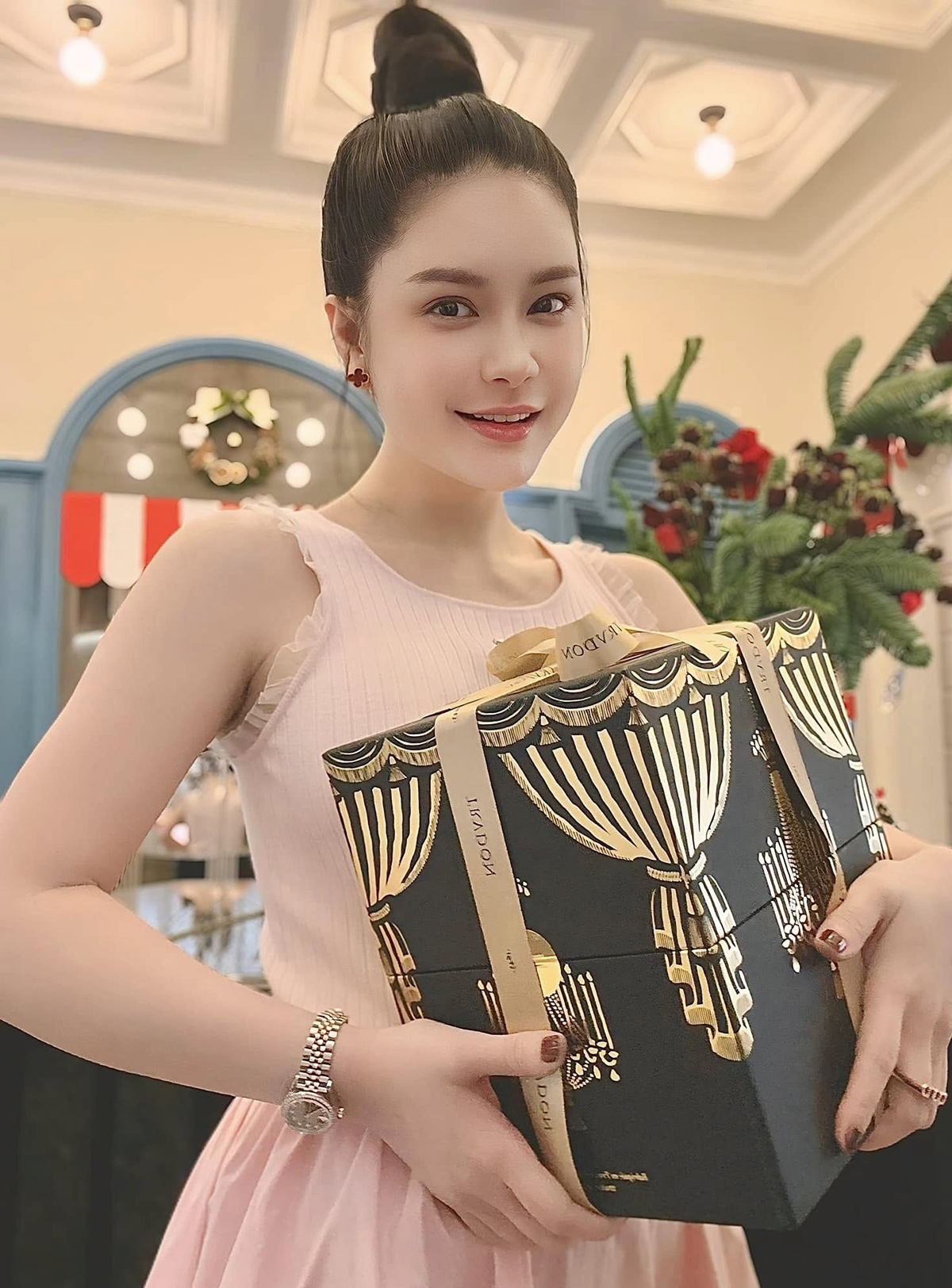 sao việt 26 12 diễm my 9x khoe bụng bầu bên chồng dịp giáng sinh hình ảnh 2 sao viet 26 12 diem my 9x khoe bung bau ben chong dip giang sinh hinh anh 2
