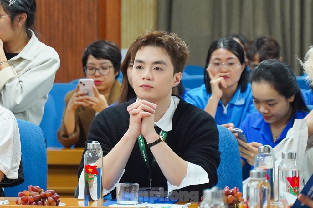 negav lo dien cung hieuthuhai va dan anh trai say hi tai ha noi hinh anh 2