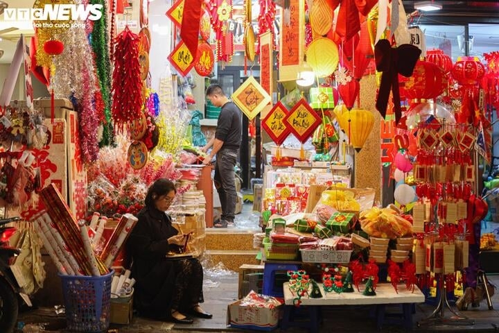 sap den noel, thu phu ban do trang tri o ha noi van e am hinh anh 16