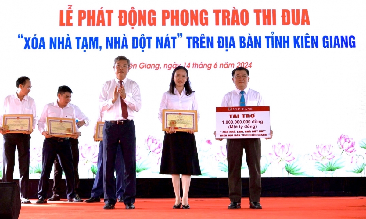 agribank tai tro 11 ty dong xoa nha tam, nha dot nat tinh kien giang hinh anh 2