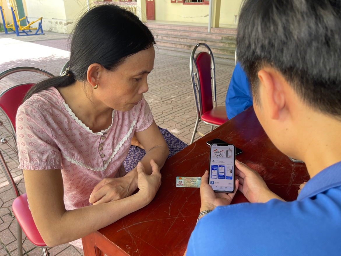 Đi từng ngõ gõ từng nhà-Tổ công nghệ số và những hạt giống đỏ chuyển đổi số nông thôn