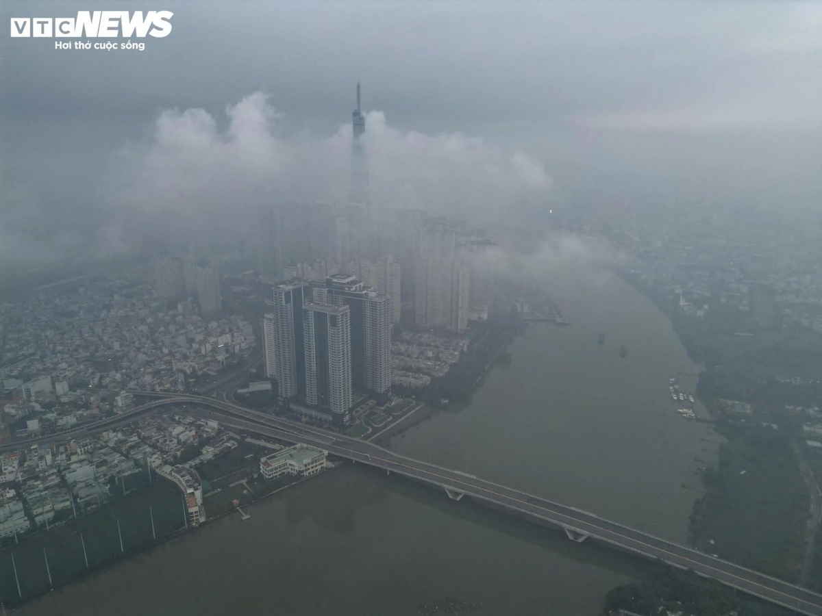 tp.hcm se lanh, suong mu nuot chung cac toa cao tang hinh anh 1