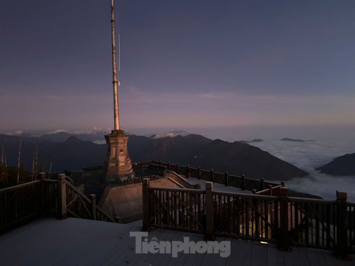 fansipan peak in sapa covered in frost as temperature falls sharply picture 1