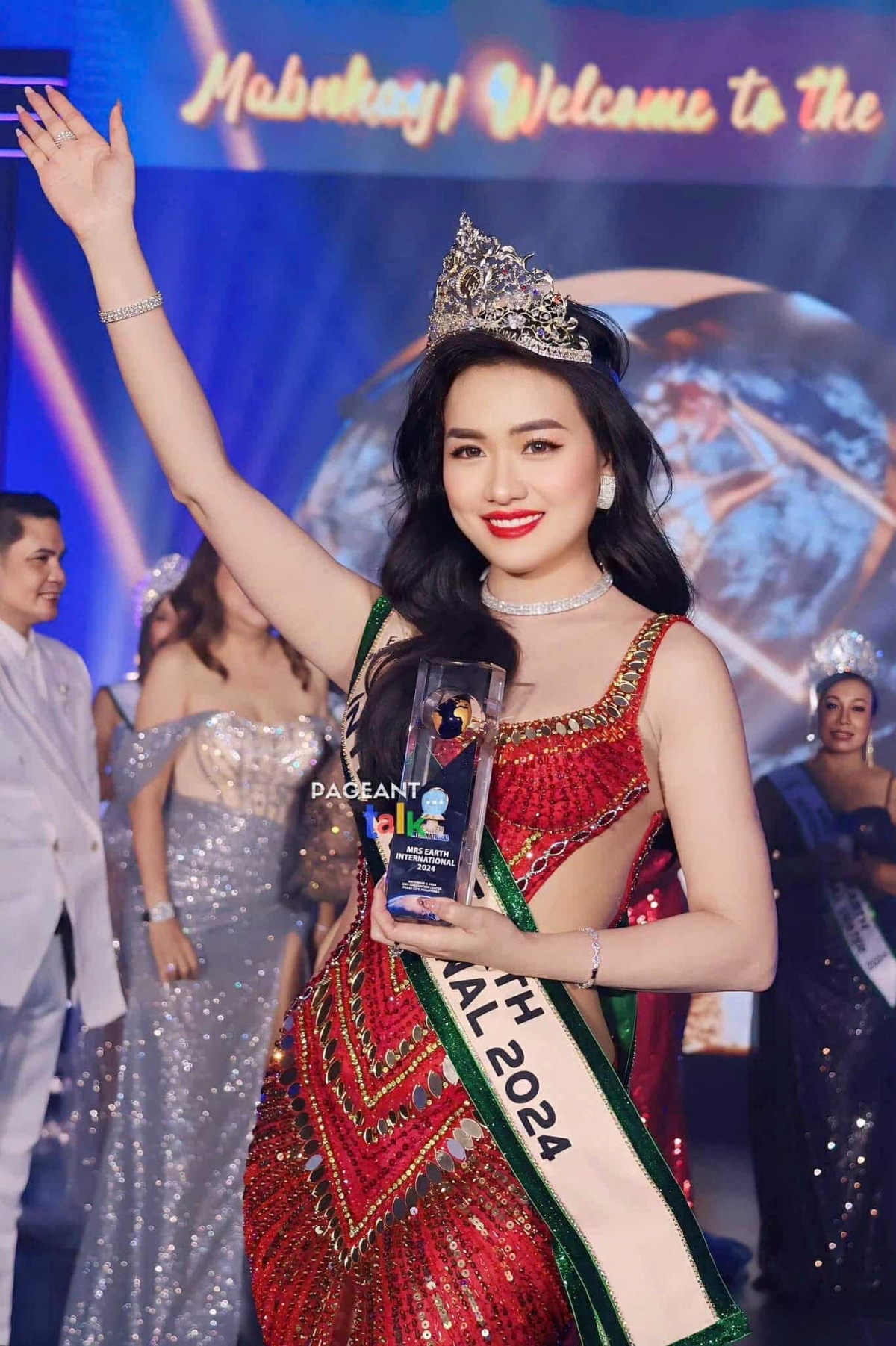 nguoi dep vu thi hoa dang quang mrs earth international 2024 hinh anh 6