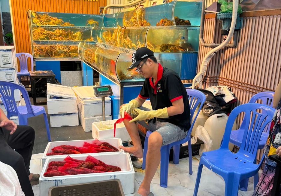 khám phá sự khác biệt tại làng hải sản mix qua dịch vụ tận tâm hình ảnh 2 kham pha su khac biet tai lang hai san mix qua dich vu tan tam hinh anh 2