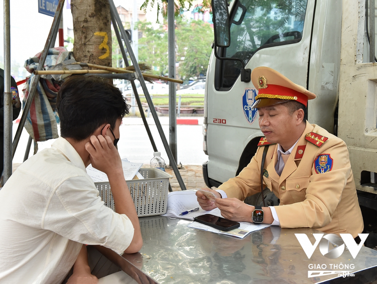 vuot den do chu yeu trong gio cao diem, quyet xu ly nghiem hinh anh 3