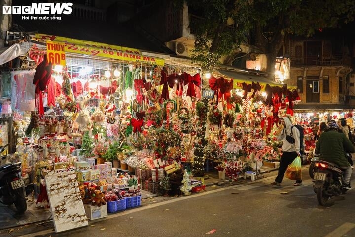 sap den noel, thu phu ban do trang tri o ha noi van e am hinh anh 3