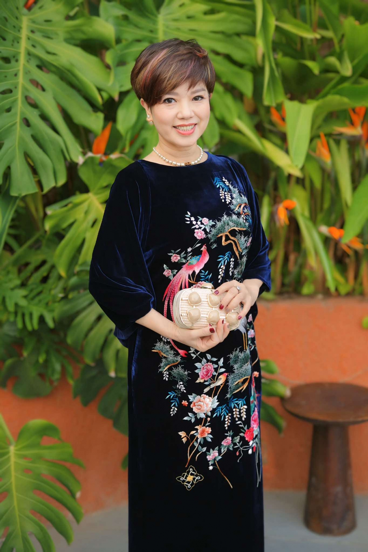 nsnd lan huong, nsnd ngoc huyen trinh dien ao dai theu hoa hinh anh 2