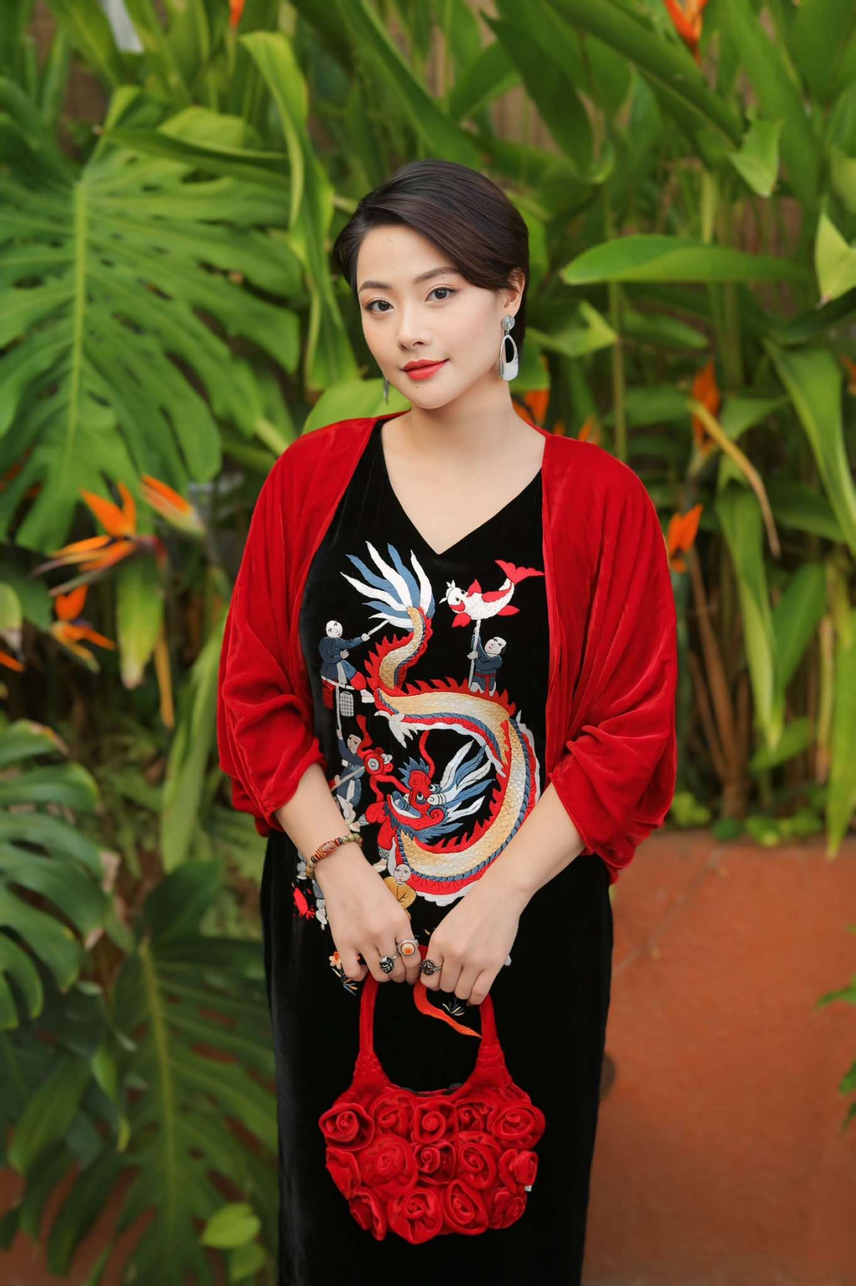 nsnd lan huong, nsnd ngoc huyen trinh dien ao dai theu hoa hinh anh 3