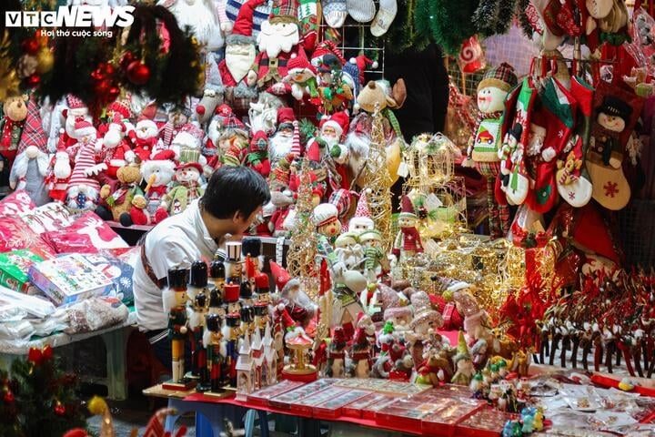 sap den noel, thu phu ban do trang tri o ha noi van e am hinh anh 4