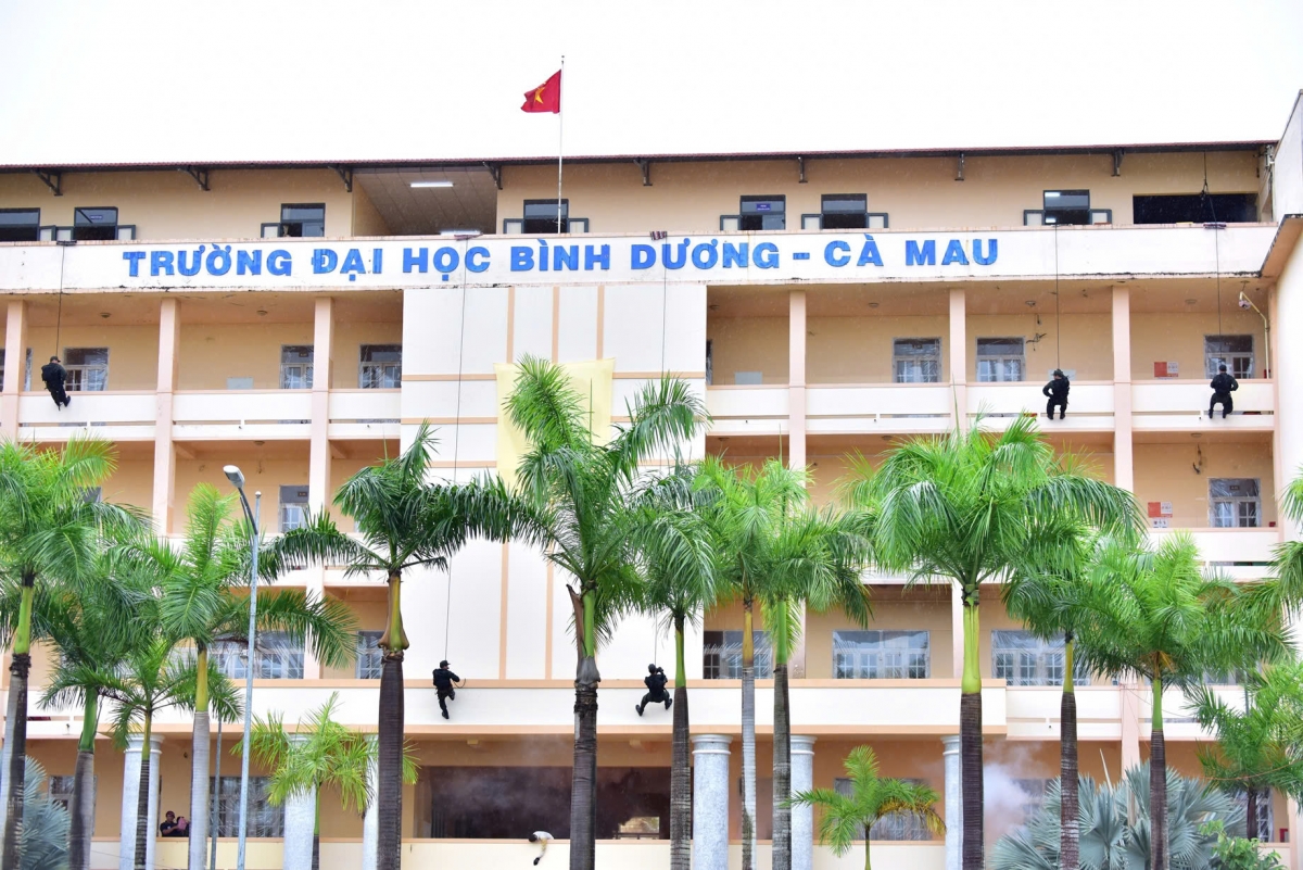 cà mau xây dựng khu vực phòng thủ ngày càng vững chắc hình ảnh 3 ca mau xay dung khu vuc phong thu ngay cang vung chac hinh anh 3