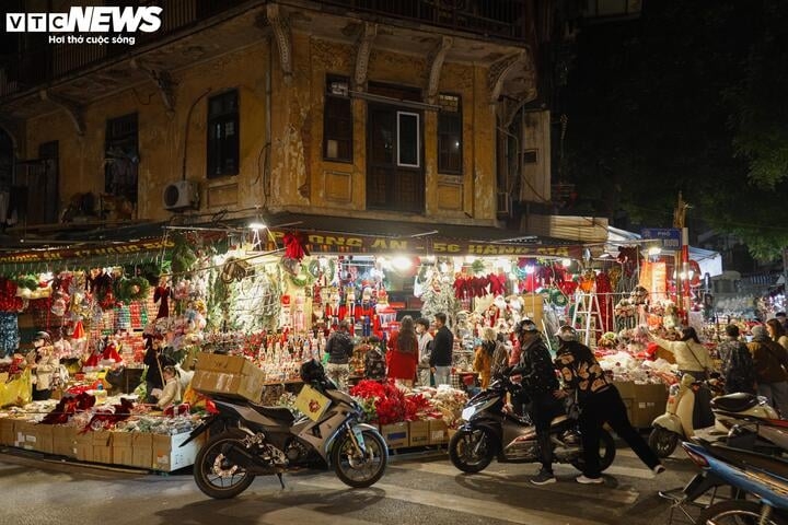 sap den noel, thu phu ban do trang tri o ha noi van e am hinh anh 5