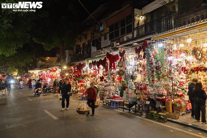 sap den noel, thu phu ban do trang tri o ha noi van e am hinh anh 6