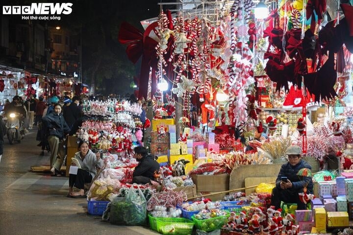 sap den noel, thu phu ban do trang tri o ha noi van e am hinh anh 7