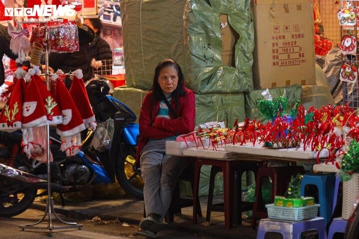 sap den noel, thu phu ban do trang tri o ha noi van e am hinh anh 9