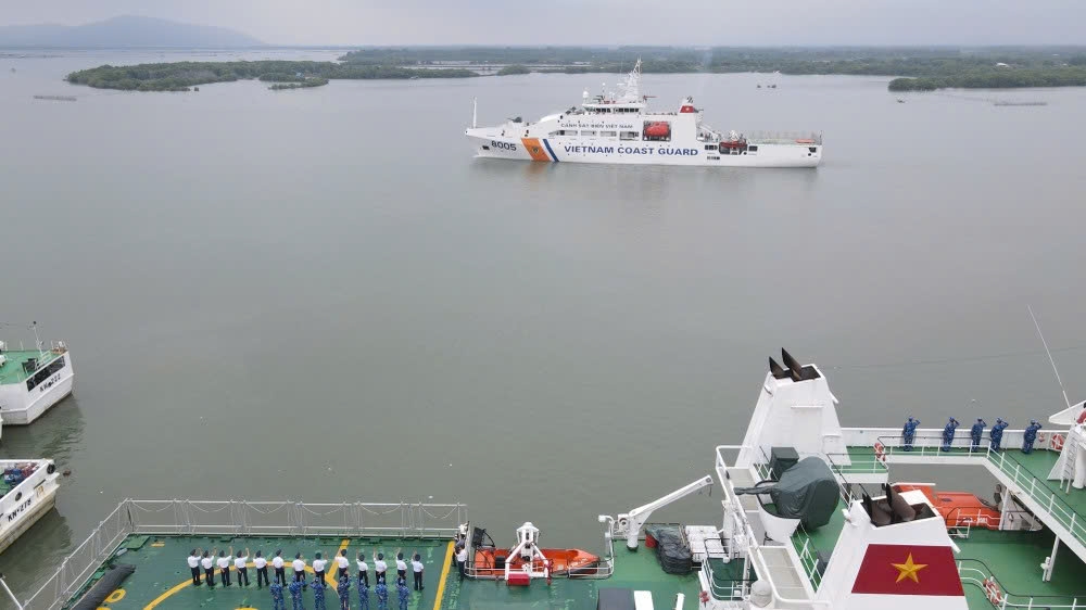 vietnam coast guard vessel begins working trip to india picture 1