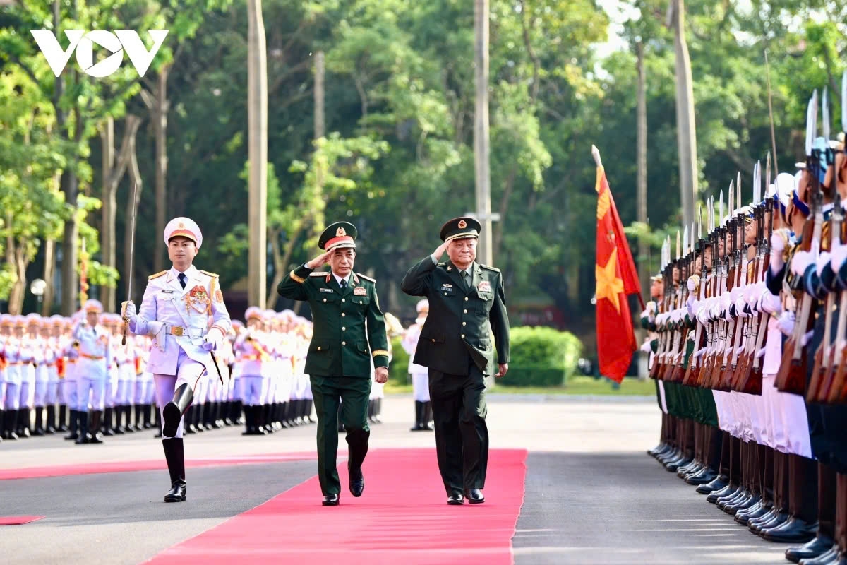 Doi ngoai quoc phong gop phan bao ve to quoc tu som, tu xa hinh anh 1