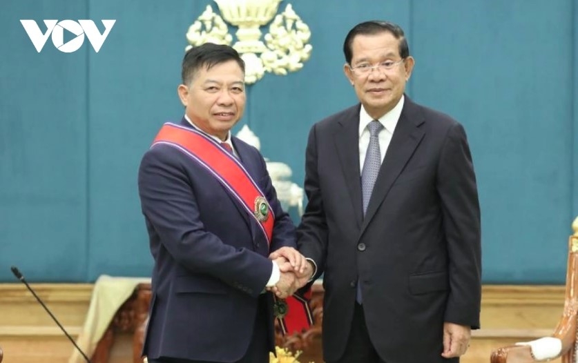 cambodian senior leader receives outgoing vietnamese ambassador picture 1