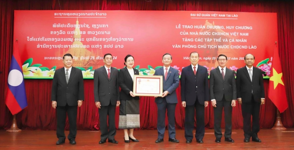 collective, individuals from lao presidential office granted vnese orders, medal picture 1