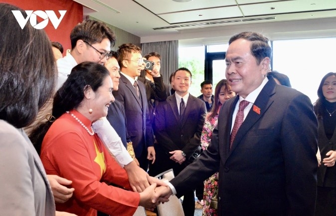 na leader meets friendship association leader and vietnamese community representatives in japan picture 2