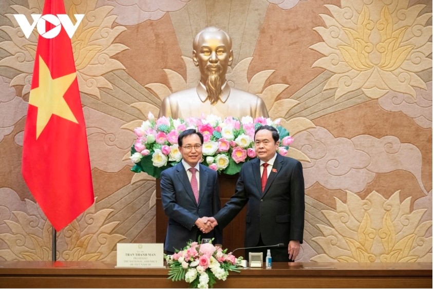 top vietnamese legislator hosts samsung vietnam s leader picture 1