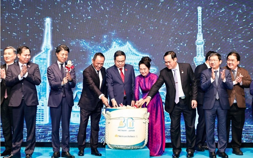 top vietnamese legislator attends 30-year celebration of vietnam-japan direct air route picture 1