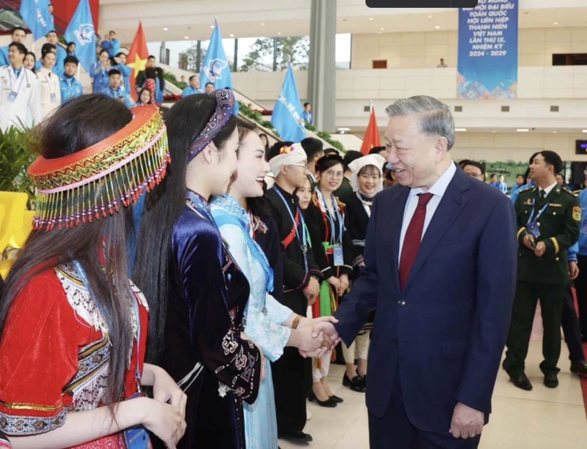 party leader attends vietnam youth federation s national congress picture 1