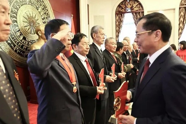 Vietnam honours Chinese war veterans, experts in Beijing gathering