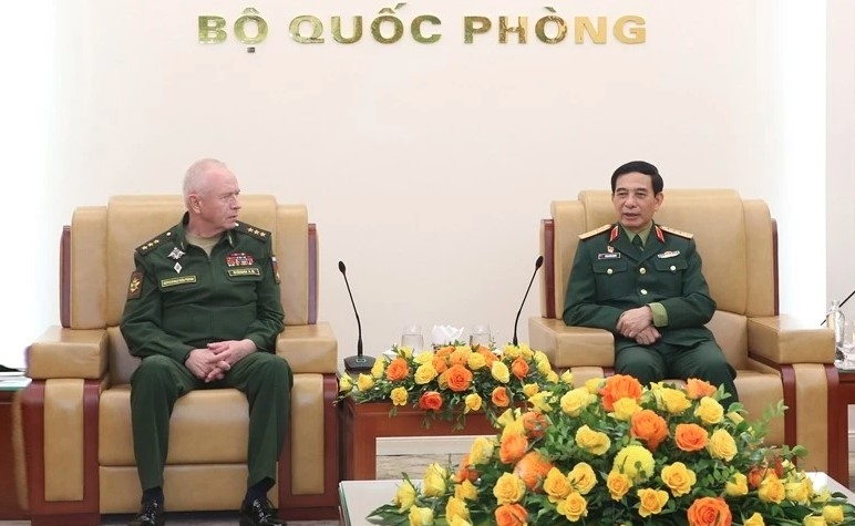 russian deputy minister of defence welcomed in hanoi picture 1