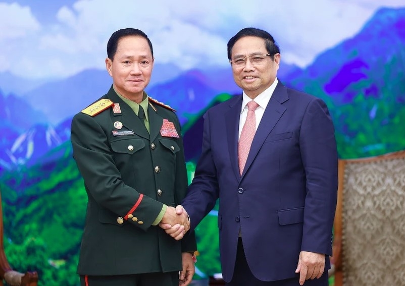 defence cooperation key pillar in vietnam-laos ties pm picture 1