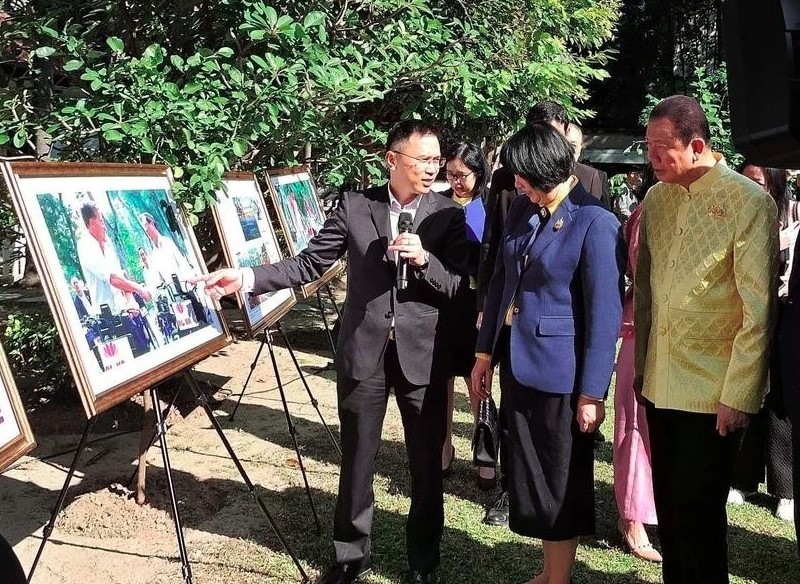 bangkok photo exhibition showcases vibrant colours of vietnam picture 1