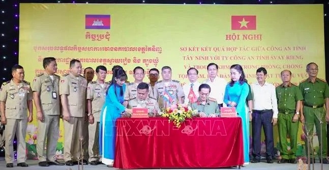 tay ninh, cambodian provinces review border crime prevention cooperation picture 1