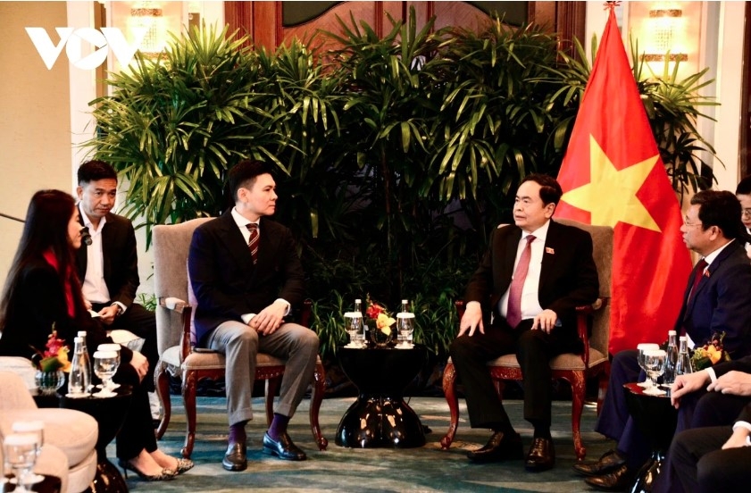 top vietnamese legislator meets with sembcorp group leader picture 1