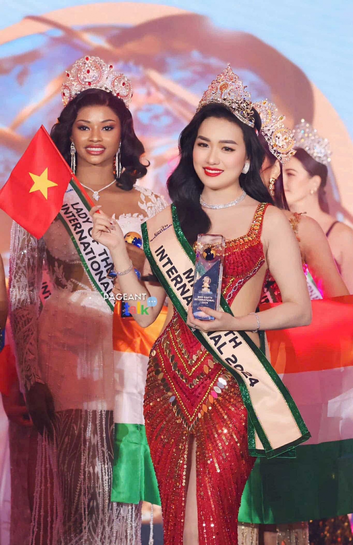 nguoi dep vu thi hoa dang quang mrs earth international 2024 hinh anh 1