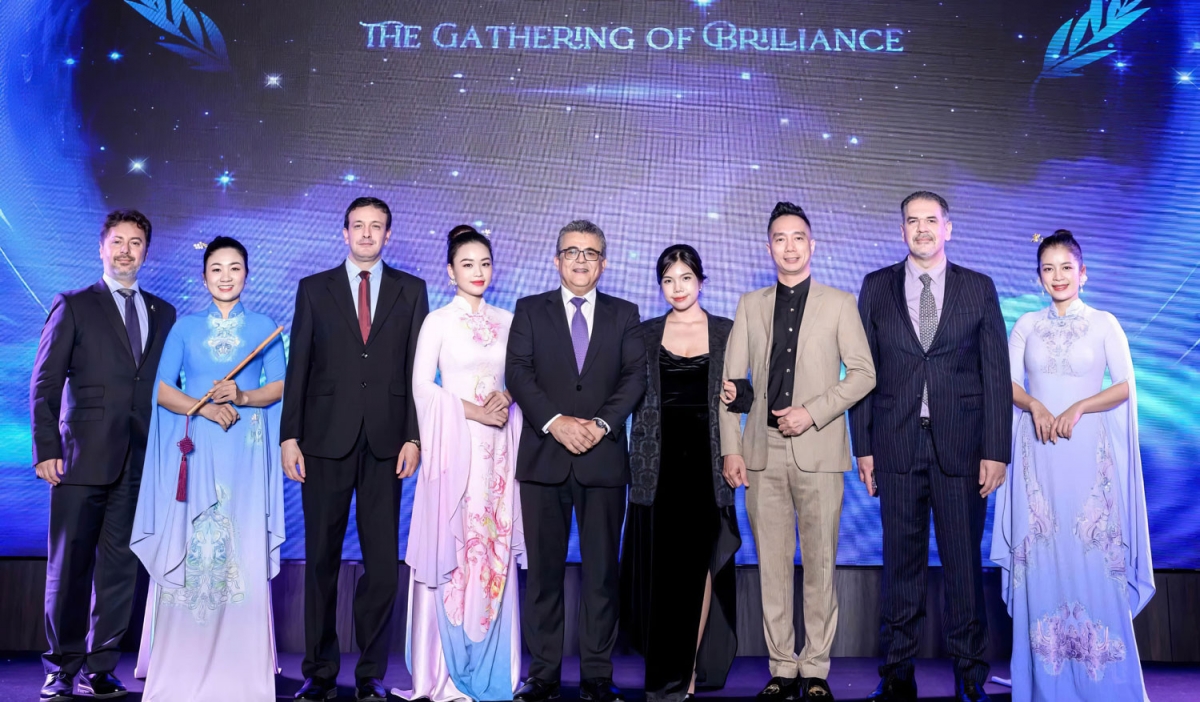 foreign ambassadors hit the catwalk at special ao dai show in hanoi picture 1