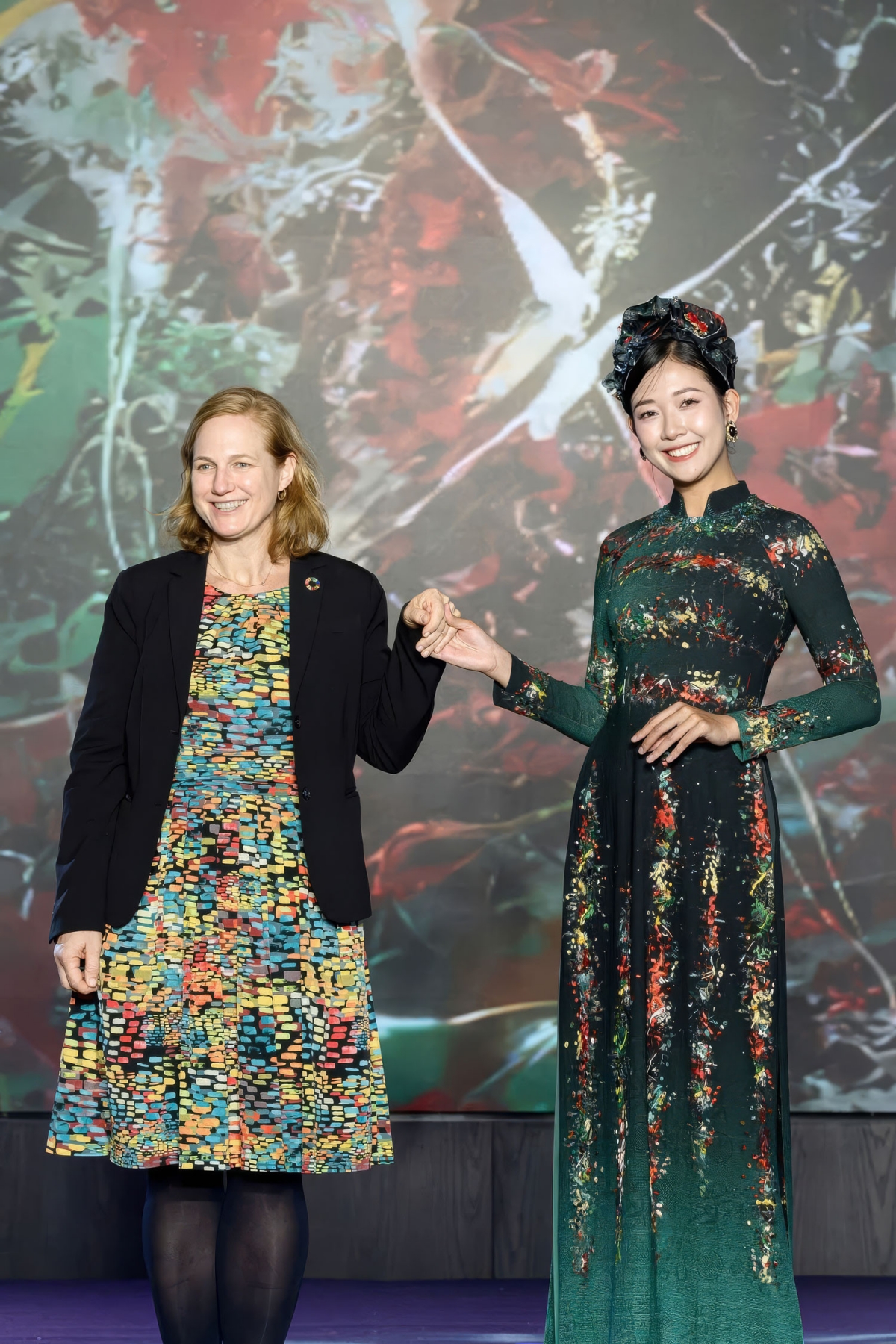 foreign ambassadors hit the catwalk at special ao dai show in hanoi picture 5