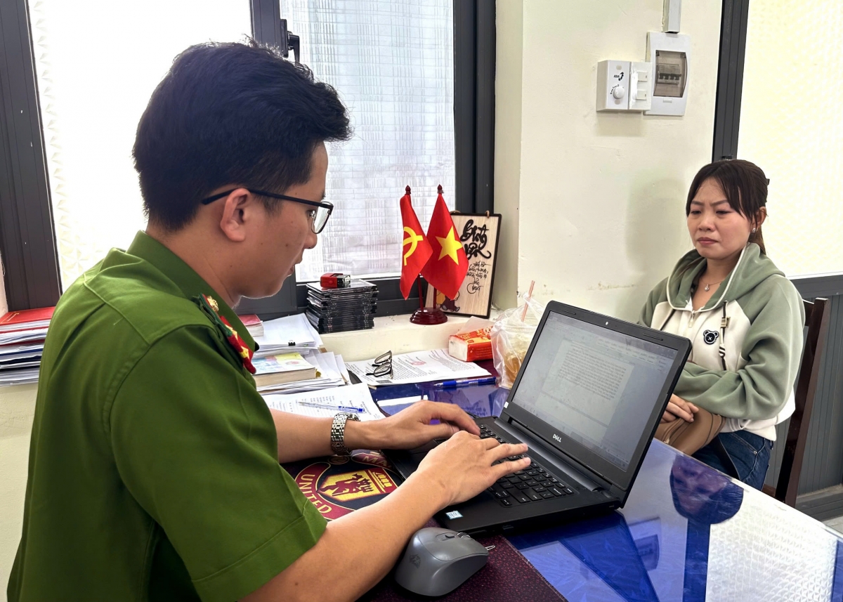 bat giam doi tuong lua dao chiem doat hon 950 trieu dong hinh anh 2 bat giam doi tuong lua dao chiem doat hon 950 trieu dong hinh anh 2