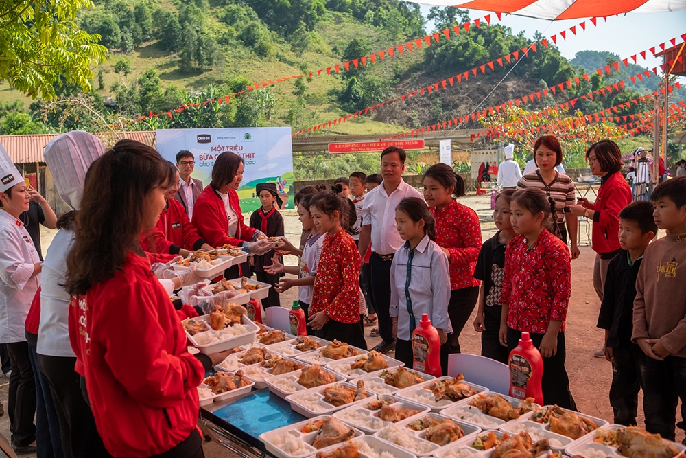  chin-su mot trieu bua com co thit tiep suc cac diem truong vung cao nam thu 2 hinh anh 7