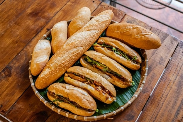 banh mi ngon, bo, re nhung an kieu nay chang khac gi tu ruoc hoa vao than hinh anh 2