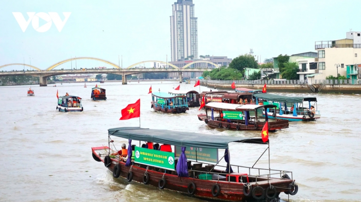 cai rang floating market festival features exciting lineup of activities picture 1