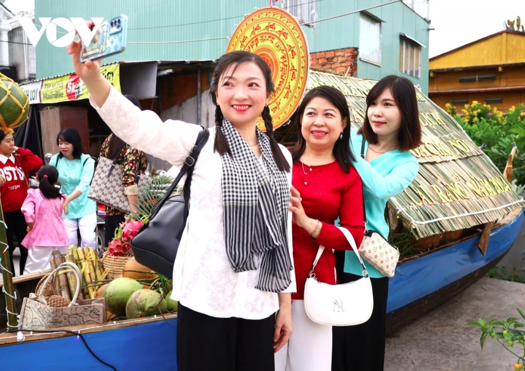 Cai Rang floating market festival features exciting lineup of activities