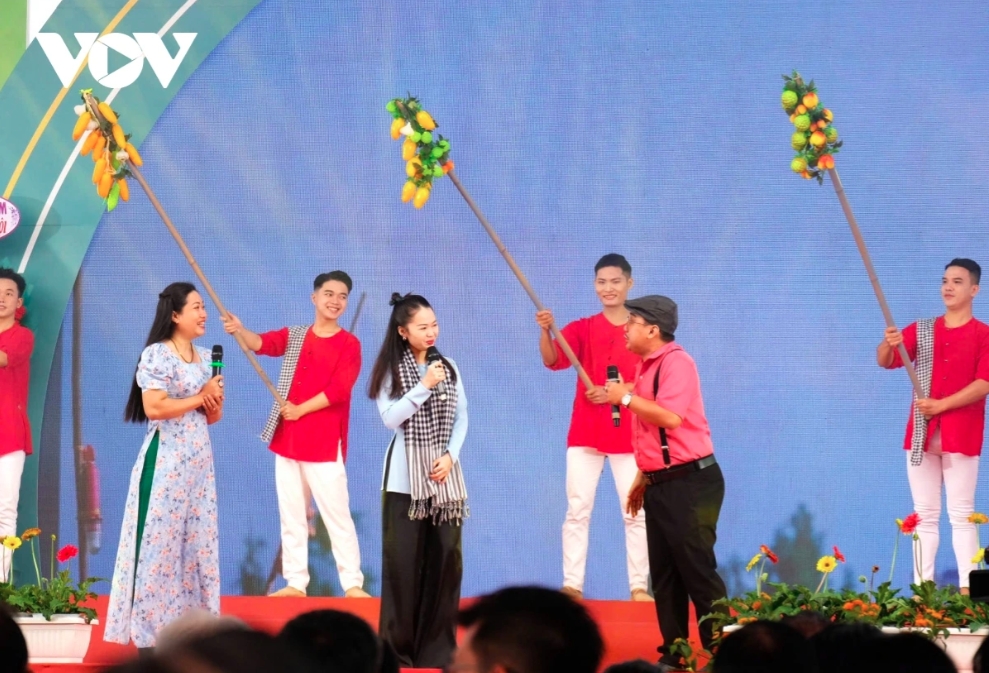 cai rang floating market festival features exciting lineup of activities picture 4