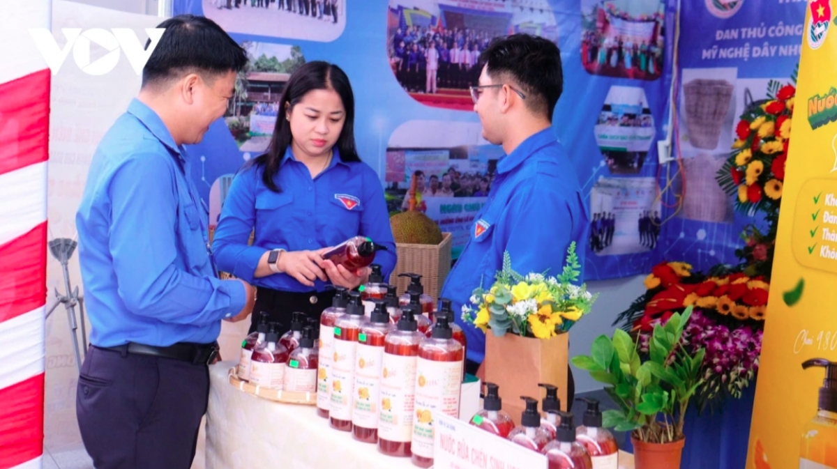 cai rang floating market festival features exciting lineup of activities picture 5