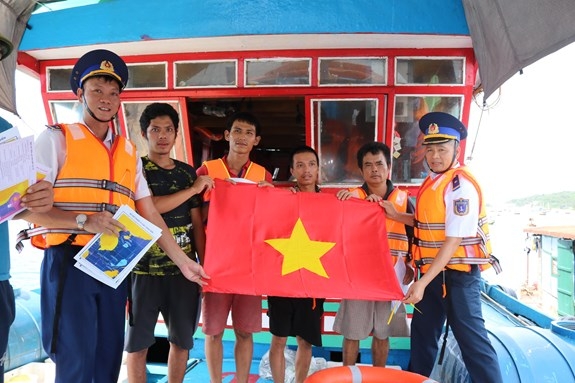 Quân đội nhân dân Việt Nam: Điểm tựa cho ngư dân vươn khơi bám biển