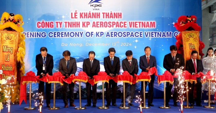 nha may san xuat linh kien may bay boeing 787 tai Da nang di vao hoat dong hinh anh 1