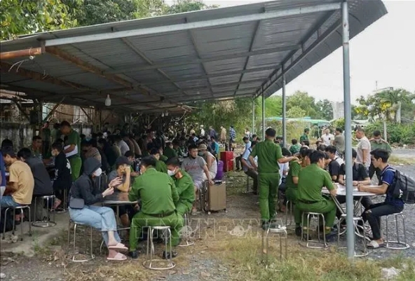 14 vietnamese citizens returning from cambodia involved in online fraud picture 1 14 vietnamese citizens returning from cambodia involved in online fraud picture 1