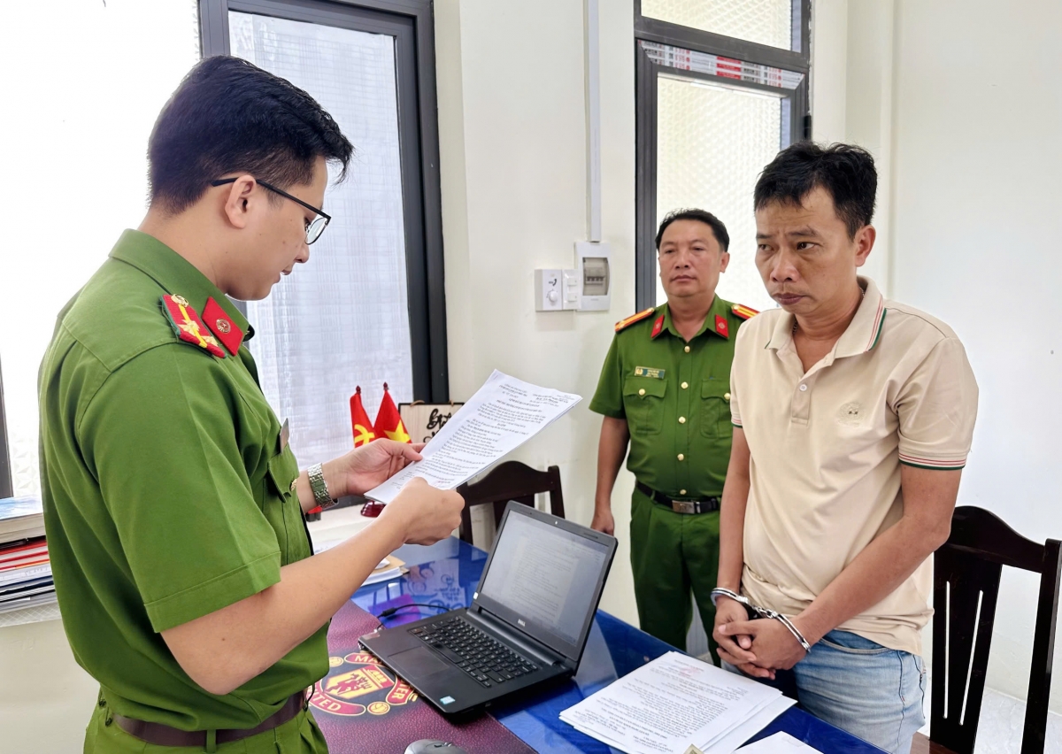 bat giam doi tuong lua dao chiem doat hon 950 trieu dong hinh anh 1 bat giam doi tuong lua dao chiem doat hon 950 trieu dong hinh anh 1