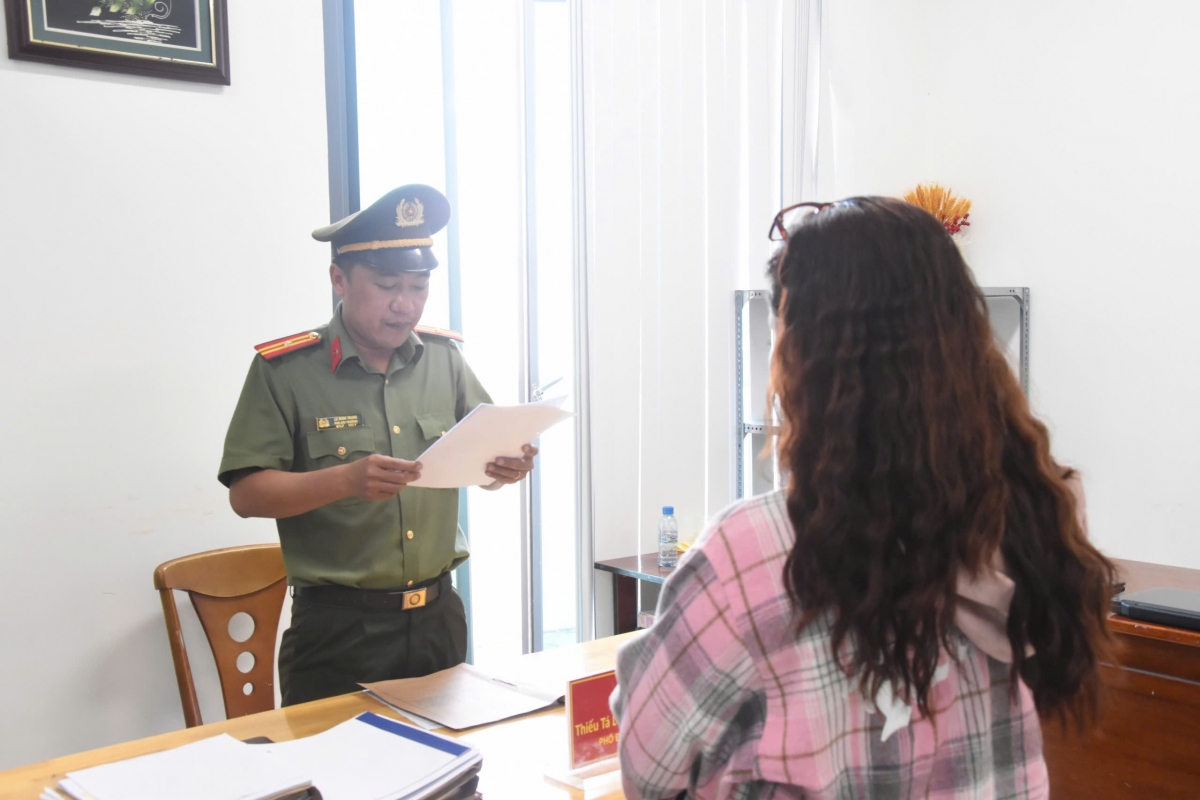phat 7,5 trieu dong vi chia se thong tin sai su that xuc pham lanh dao Dang, nha nuoc hinh anh 1 phat 7,5 trieu dong vi chia se thong tin sai su that xuc pham lanh dao Dang, nha nuoc hinh anh 1